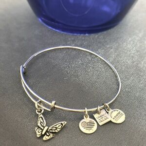 Alex and Anni bracelet w BUTTERFLY